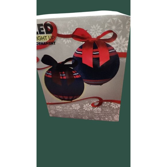 Kansas City Chiefs LED Light-Up Ornament & Wooden Bear Decoration Gift Set - Picture 6 of 10